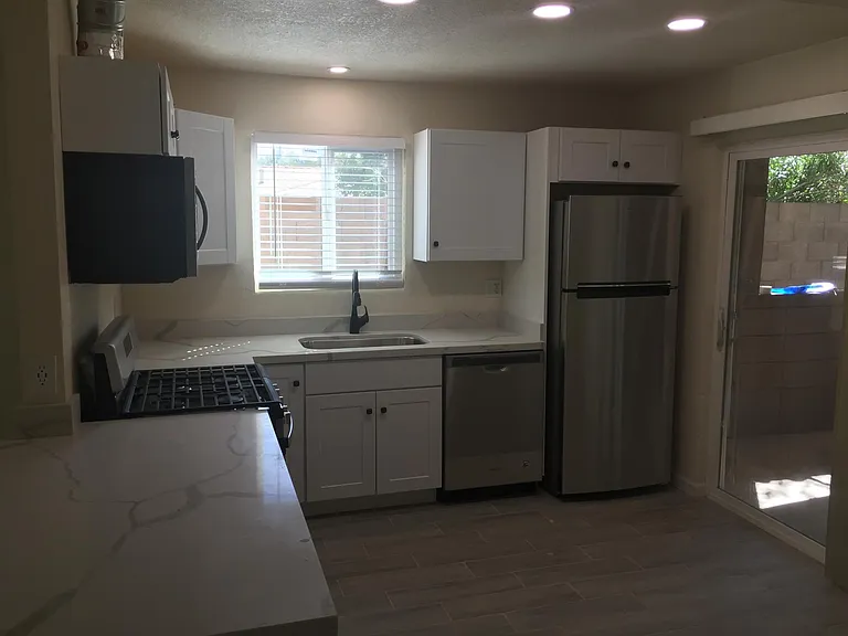 909 E Tuckey Ln #3 — Photo 2
