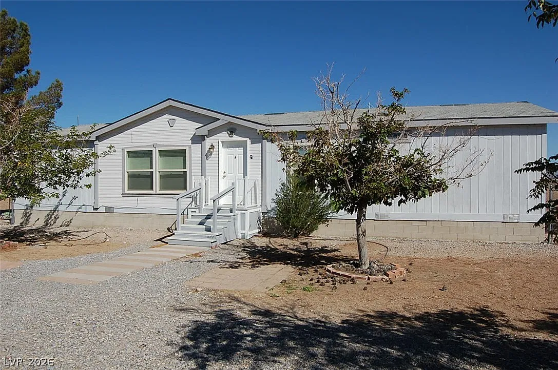3 bed, 2.0 bath, 1300 sqft, $1,600 — Photo 2
