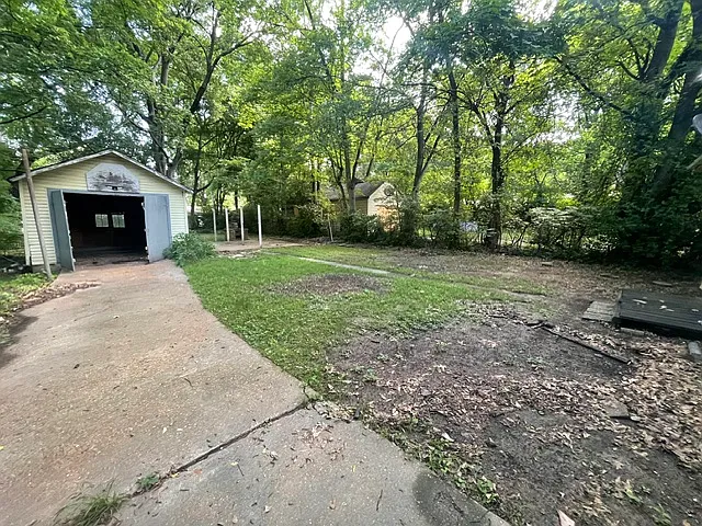 3652 Faxon Ave — Photo 3