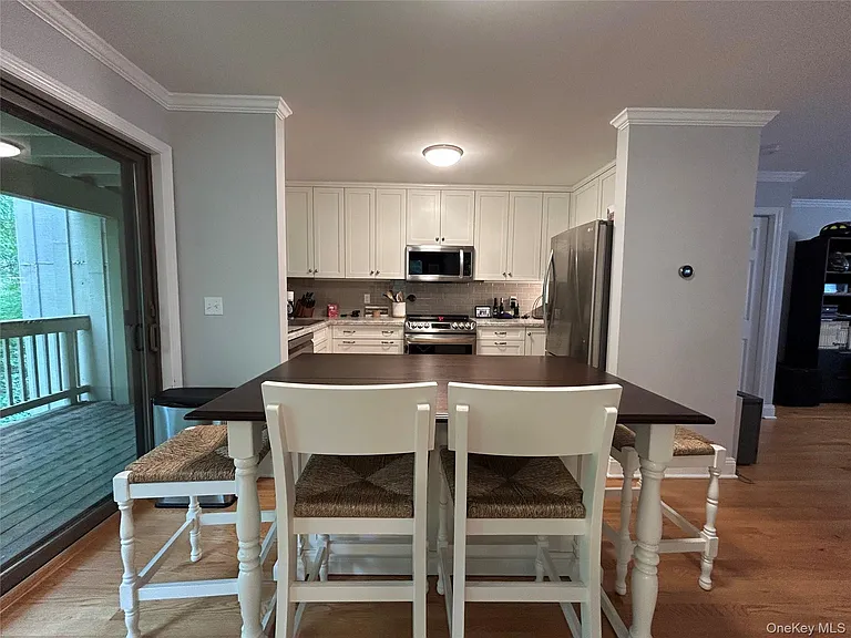 277 Maplewood Dr — Photo 4