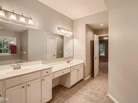 3rd image of 6440 Fairgreen Dr
