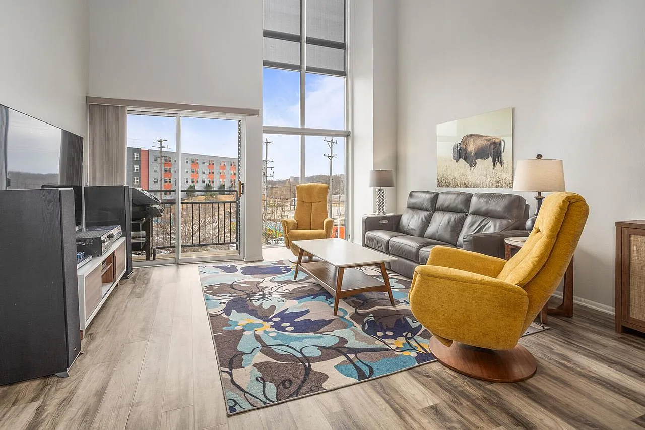 2121 South Kinnickinnic AVENUE #106 photo 1