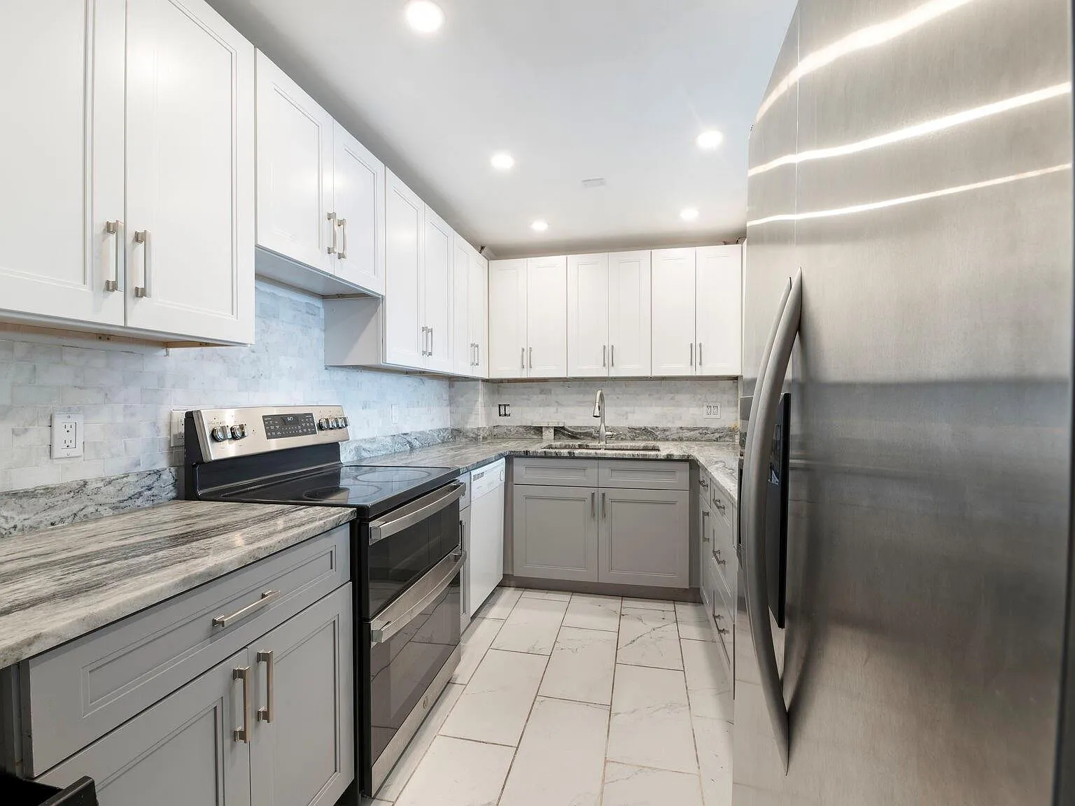 2 bed, 2.0 bath, 1137 sqft, $2,700 — Photo 2