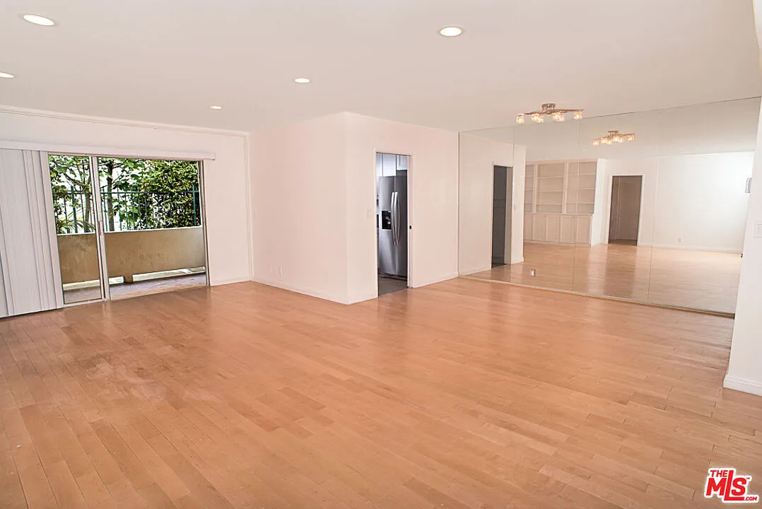 2 bed, 2.5 bath, 1302 sqft, $3,900 — Photo 4