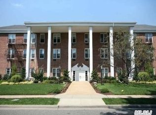 55 Lenox Rd APT 3V, Rockville Centre, NY 11570
