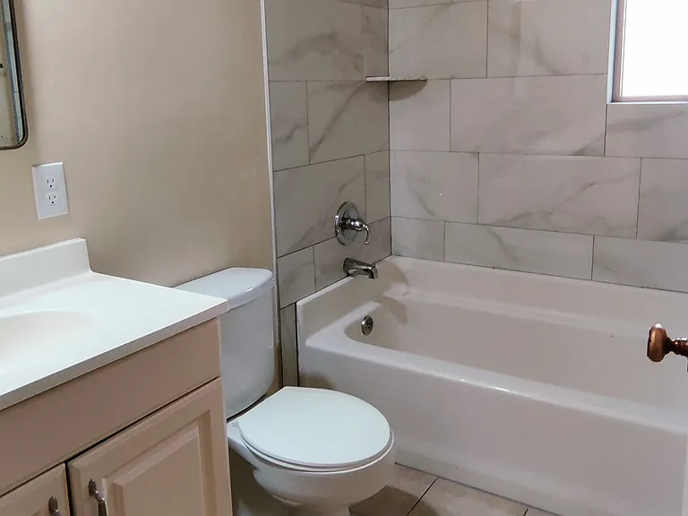 215 E Vidas Ave #9 — Photo 5
