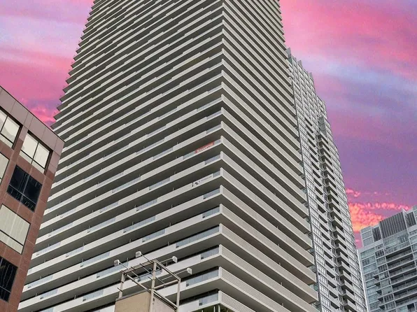 2221 Yonge St #3402, Toronto, ON M4S 0B8
