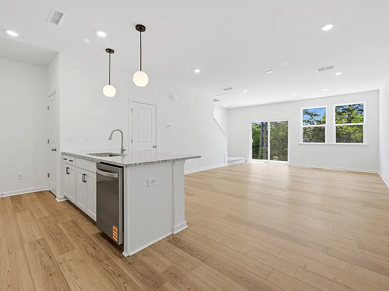 210 Parker Ln — Photo 7