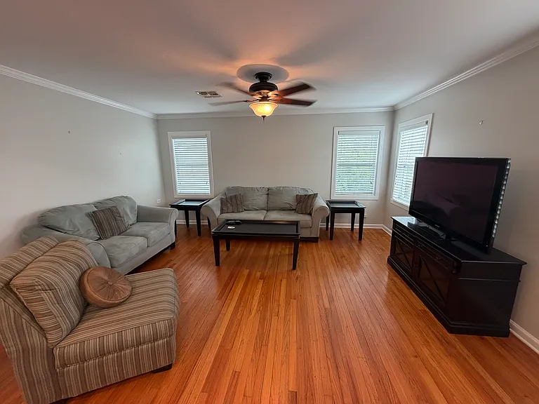 300 Pershing St — Photo 1