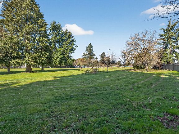 5th image of SE Marie St