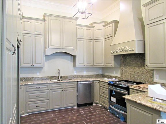 2nd image of 103 Vieux Carre Pl