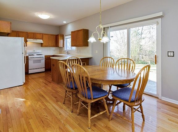 4th image of 2941 Hillsboro Ln