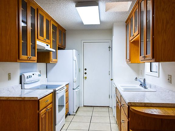 3rd image of 1613 Woodside Dr