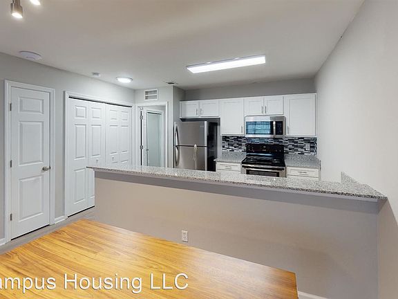 3rd image of 636 Eugenia St
