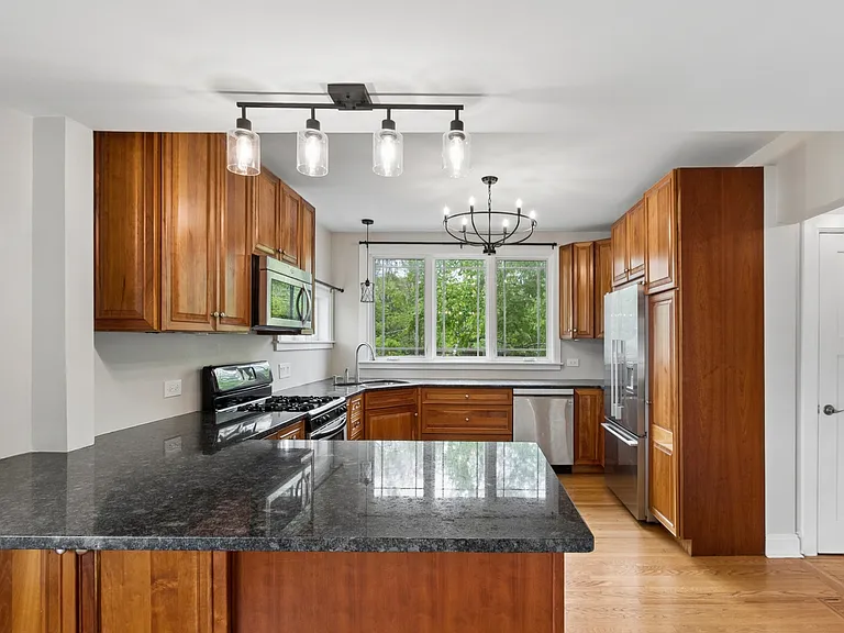 634 E 5th Ave — Photo 3