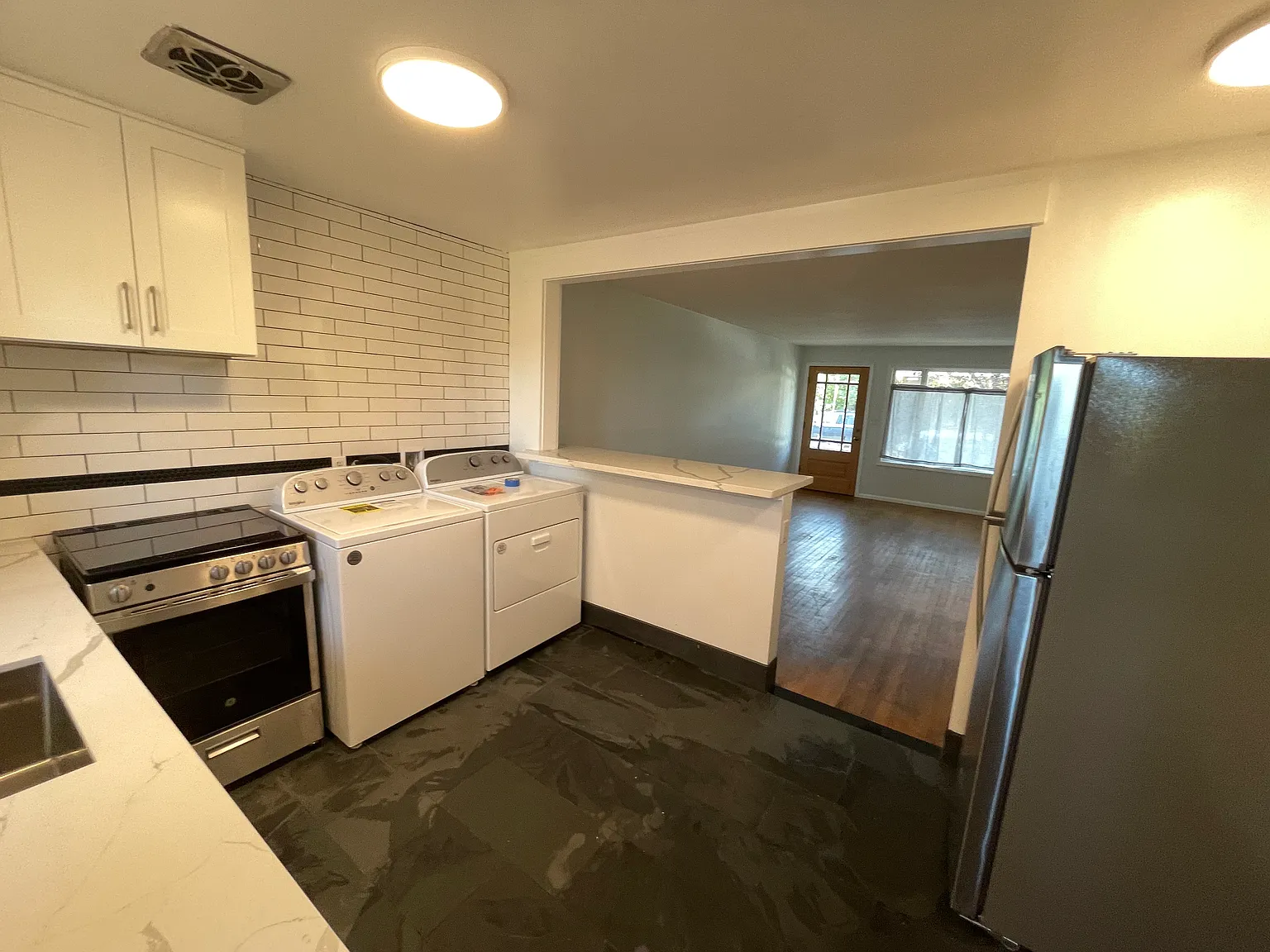 2 bed, 800 sqft, $2,250 — Photo 2