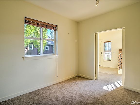 5th image of 1920 18th Ave NE #B