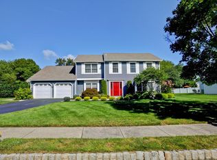 14 Croydon Ct, Englishtown, NJ 07726