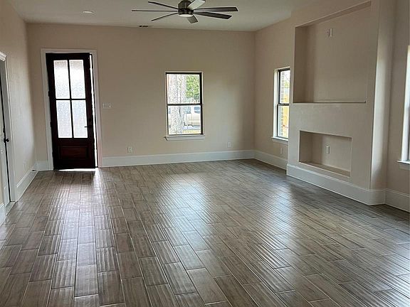 3rd image of 1019 Ellington St