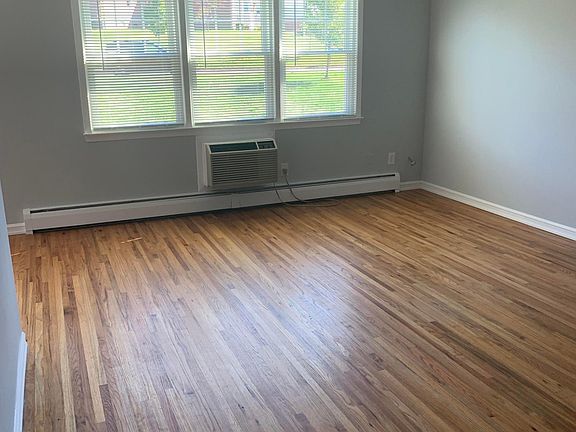 4th image of 694 Talcottville Rd #34A