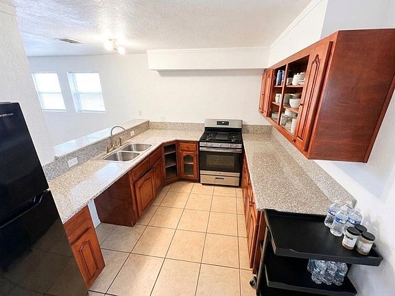 4th image of 17010 Woodburn Dr