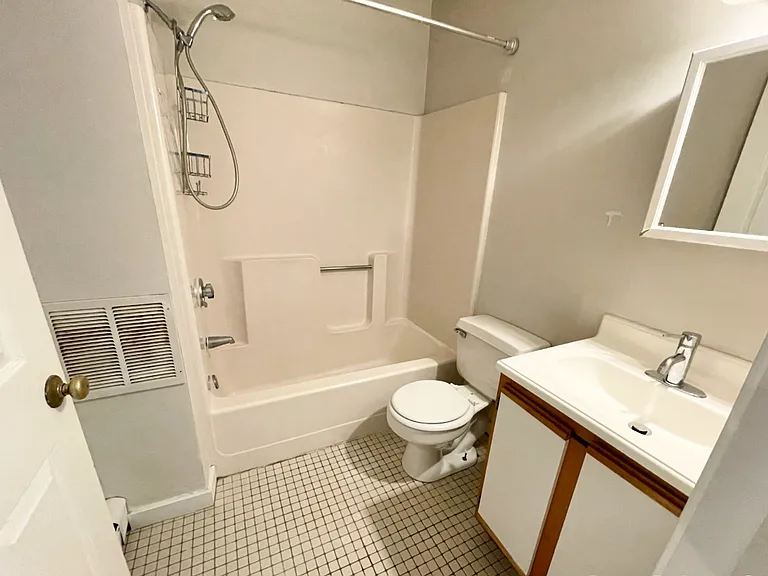 7 Iroquois St #2F — Photo 7