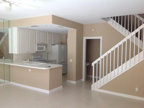 34 Tall Oaks Cir, Tequesta, FL 33469