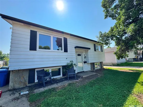 12 Bowerman CRESCENT, Prince Albert, SK S6V 6K2