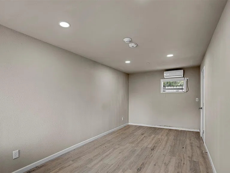 22114 Merrymount Dr — Photo 32