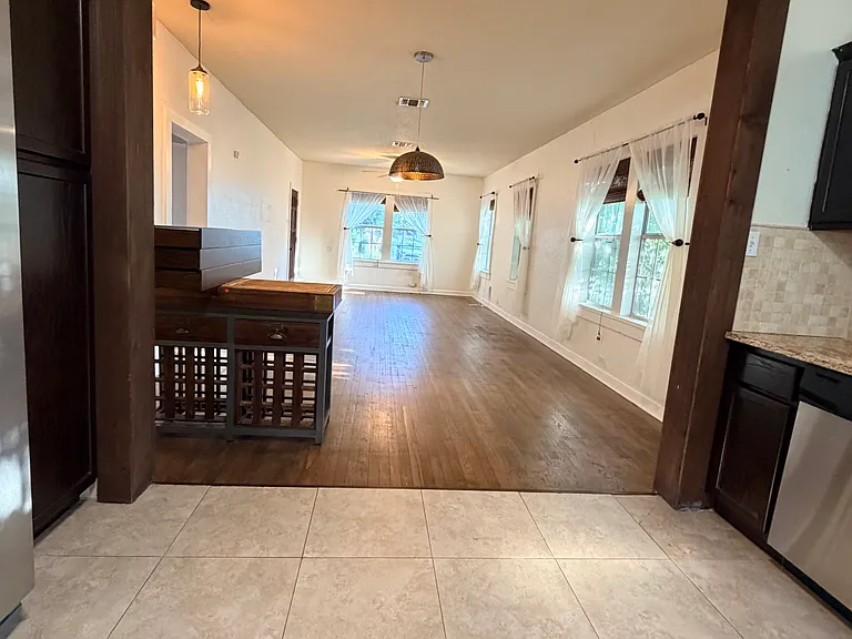 419 W Lullwood Ave — Photo 3
