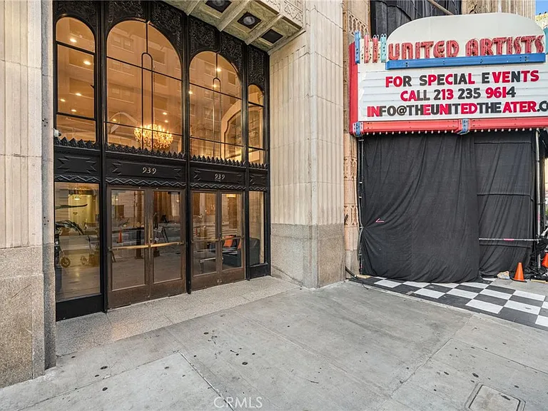 939 S Broadway #1001 — Photo 4