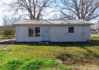 2nd image of 813 W 10th St