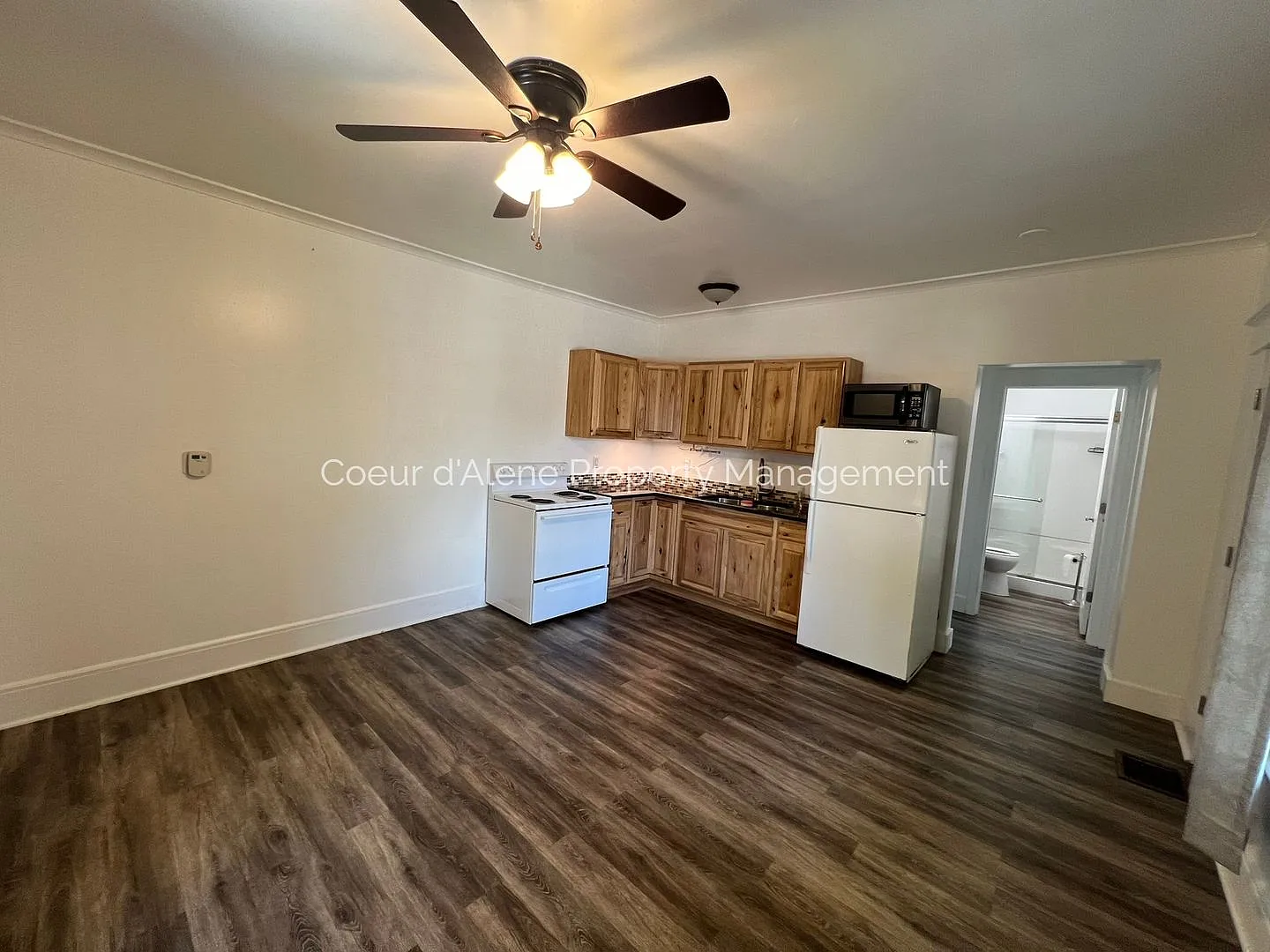 2 bed apartment 6 blocks from Sherman Ave! — Photo 3