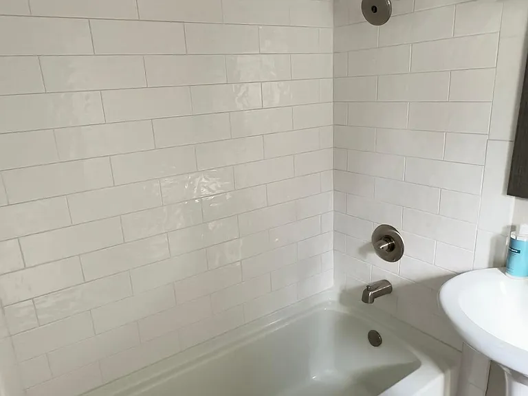 122 Olympic Ave — Photo 2