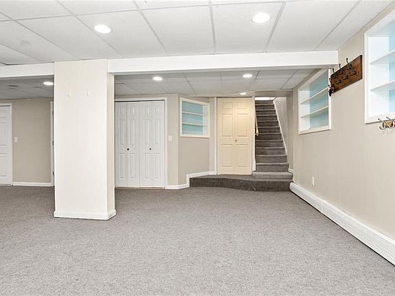 3rd image of 9 Carolyn Dr