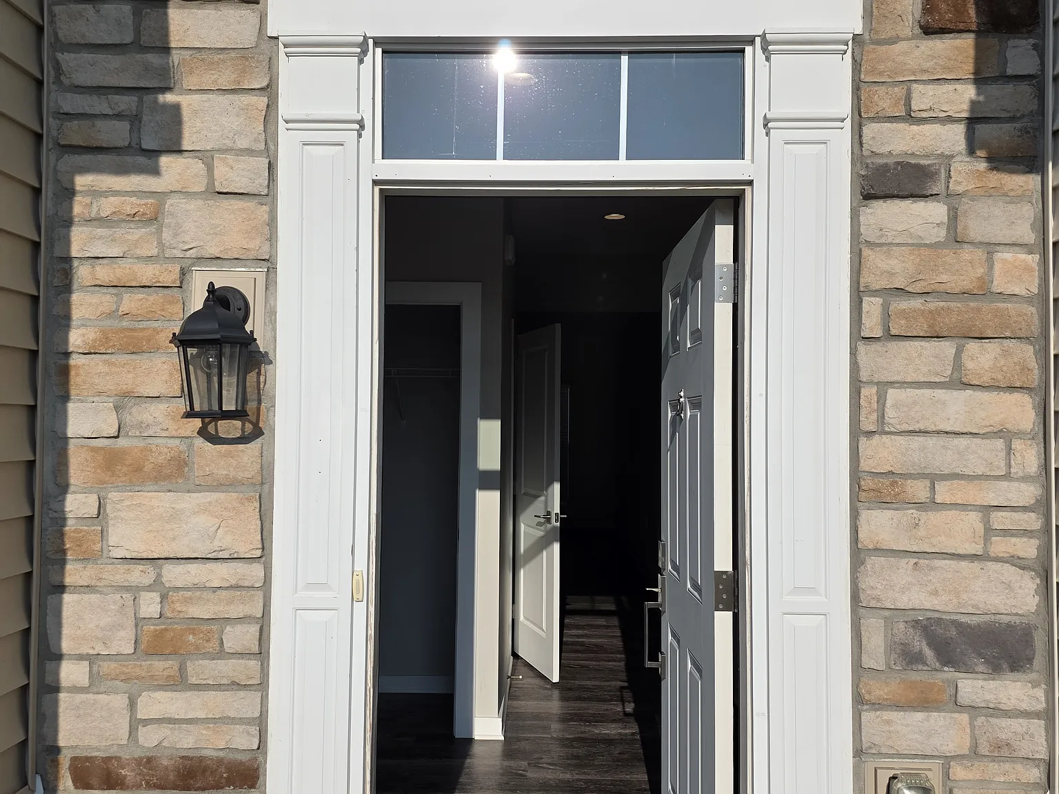 3 bed, 2.5 bath, 3310 sqft, $2,300 — Photo 3