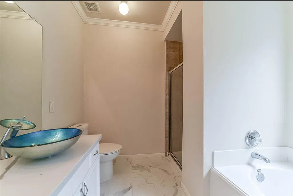 5 bed, 2316 sqft, $3,200 — Photo 3