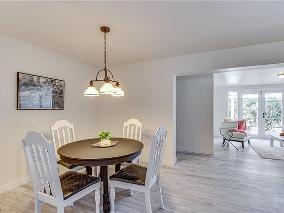 5th image of 5089 Greenbriar Dr