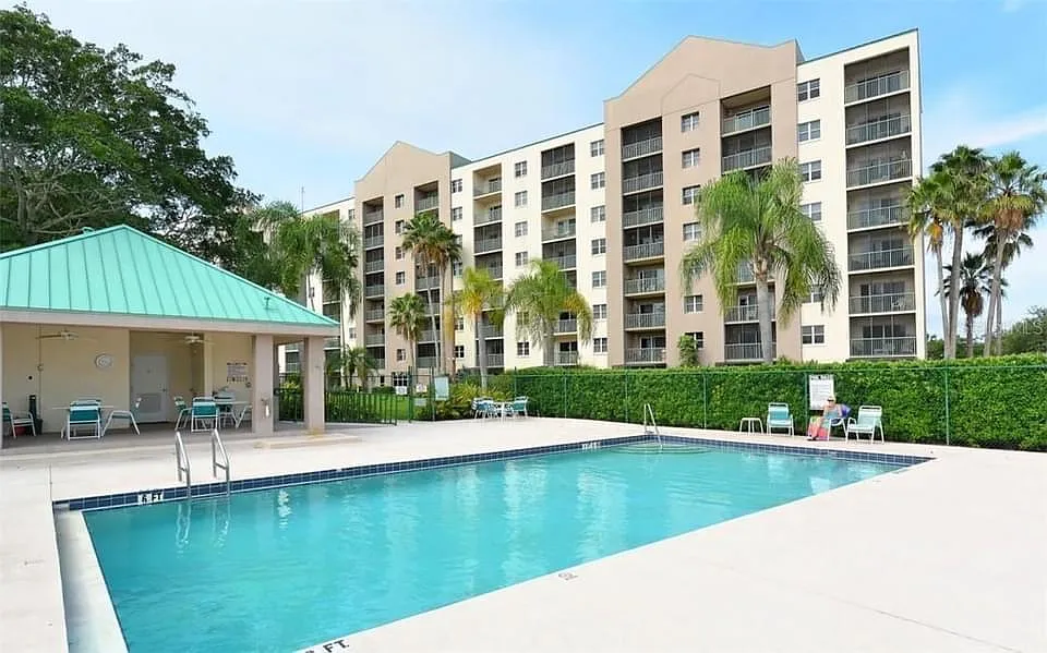 2 bed, 978 sqft, $1,995 — Photo 4