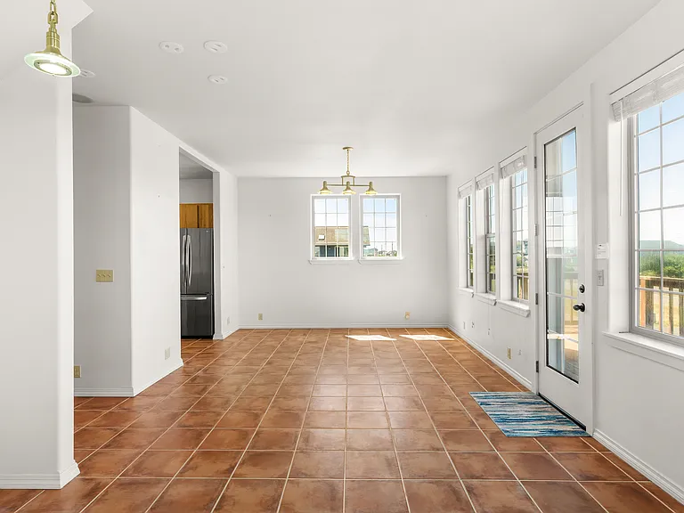 1140 Ocean Shores Blvd SW — Photo 4