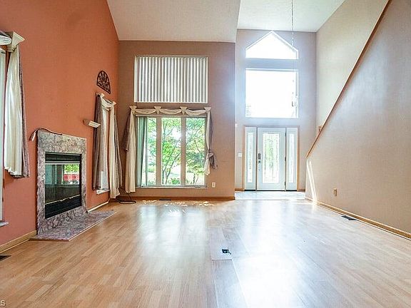 5th image of 36415 Sandy Knoll Dr
