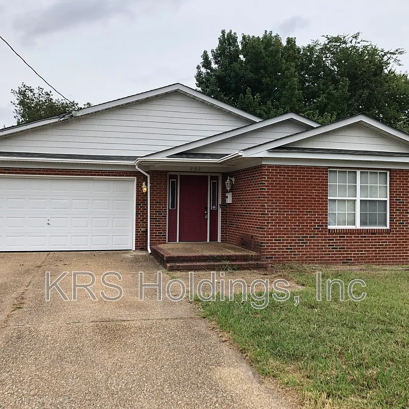3 bed, 3.0 bath, $1,795 — Photo 1