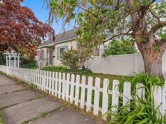 4th image of 2795 3rd St