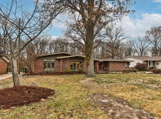 322 Algonquin Dr, Ballwin, MO 63011