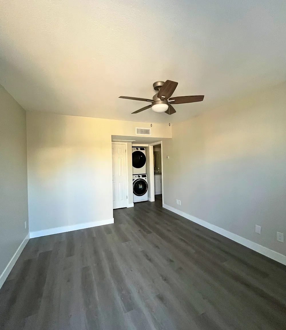 East Vista — Photo 3
