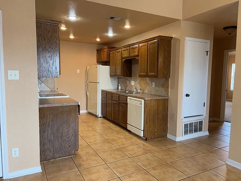 4701 Autumn Valley Dr — Photo 7