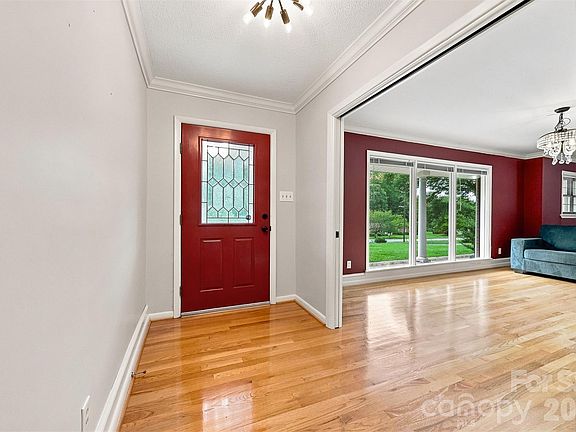 4th image of 324 Northwood Park