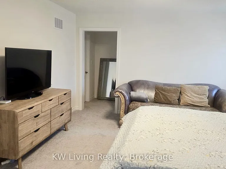 33 Valleo St — Photo 13