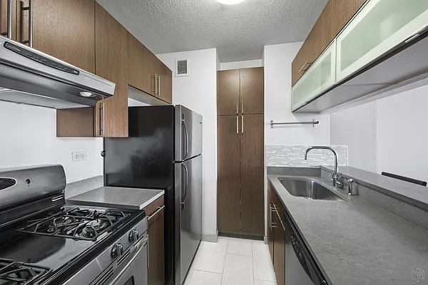 Rented by Halstead Real Estate | media 18