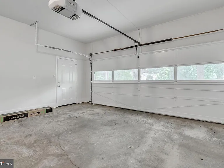 10911 Chandler Rd — Photo 49